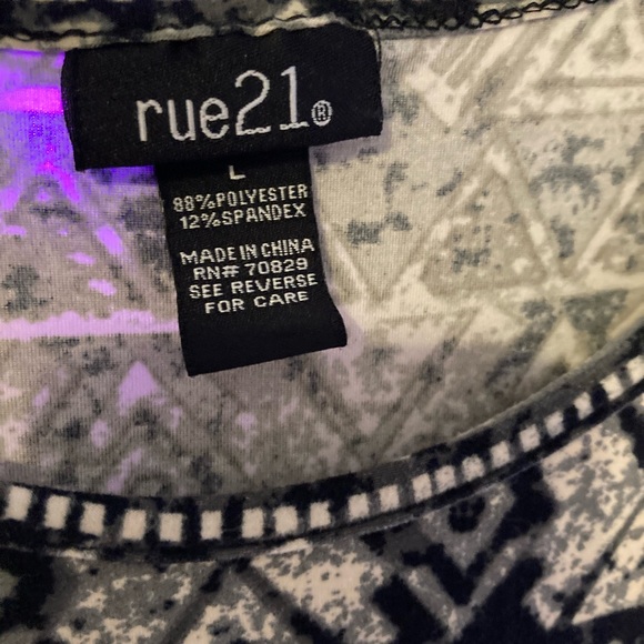 Black and white peplum dress - Picture 2 of 3